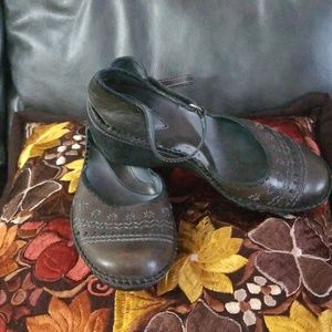 Grey leather comfy wedge heels